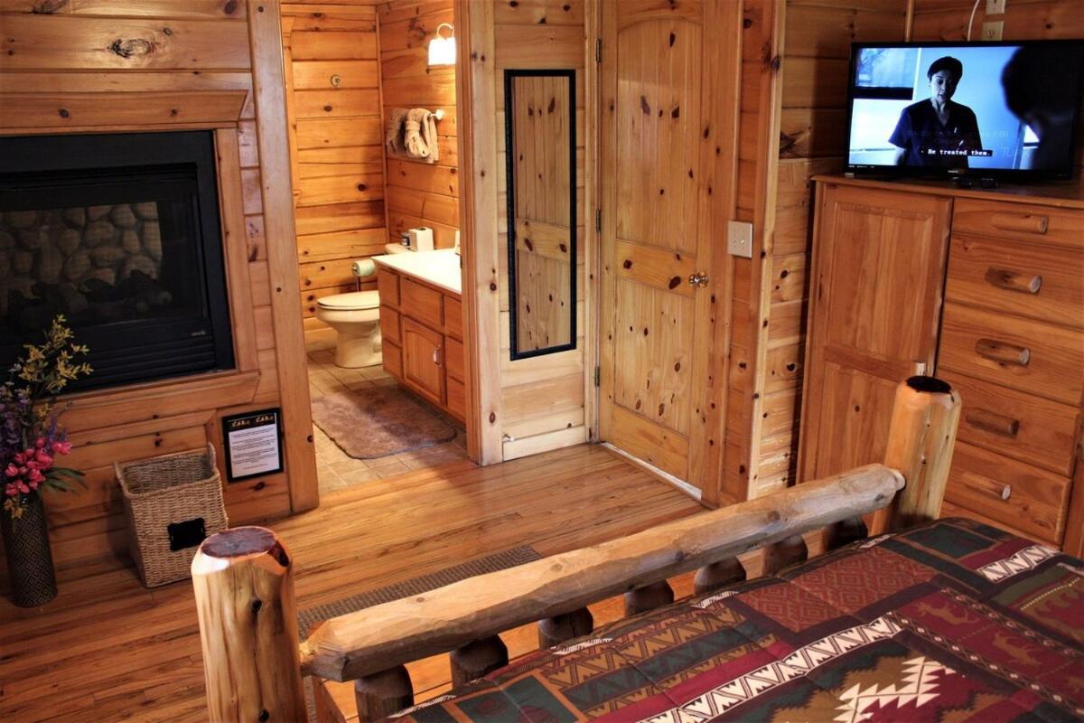 Mountain Joy -Private Treehouse Style Cabin That Sleeps 4-Free Tickets Gatlinburg Bagian luar foto