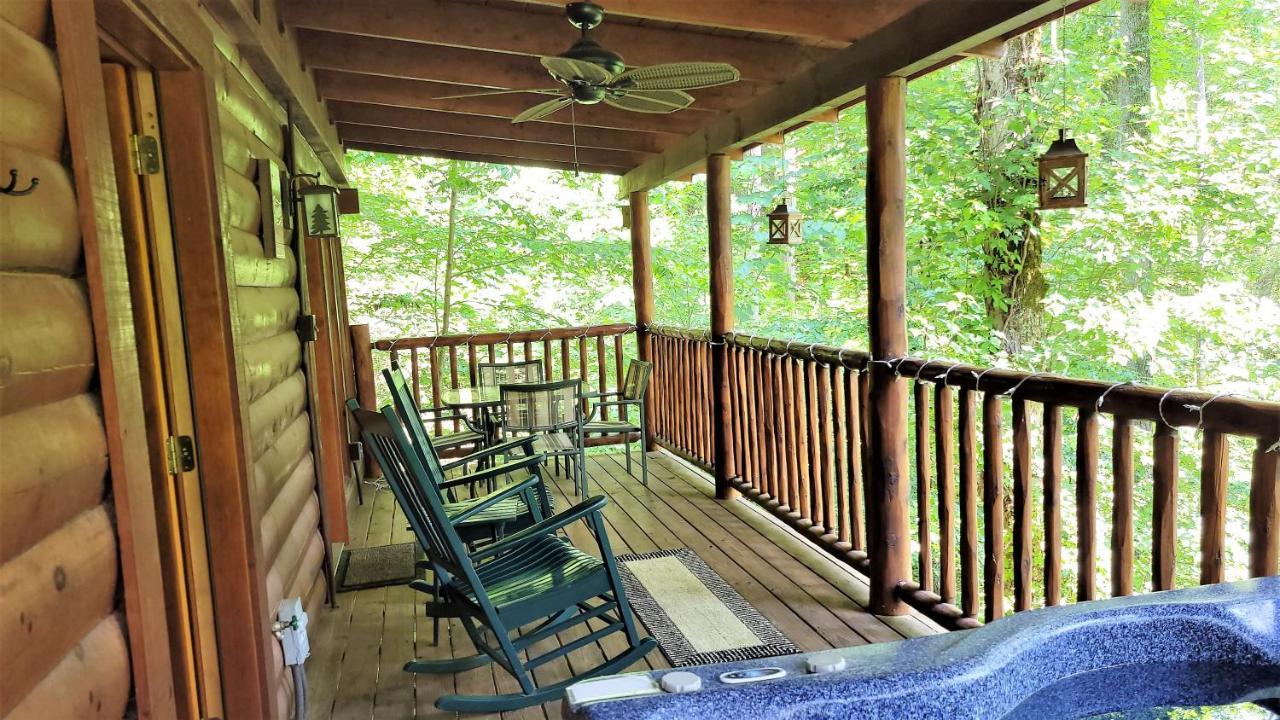 Mountain Joy -Private Treehouse Style Cabin That Sleeps 4-Free Tickets Gatlinburg Bagian luar foto